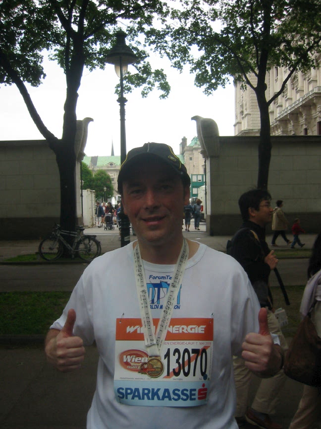 Mit Medaille am Heldenplatz